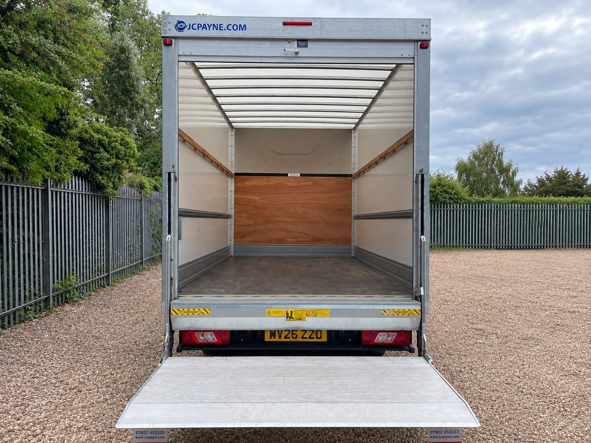 Luton van load area and tail lift